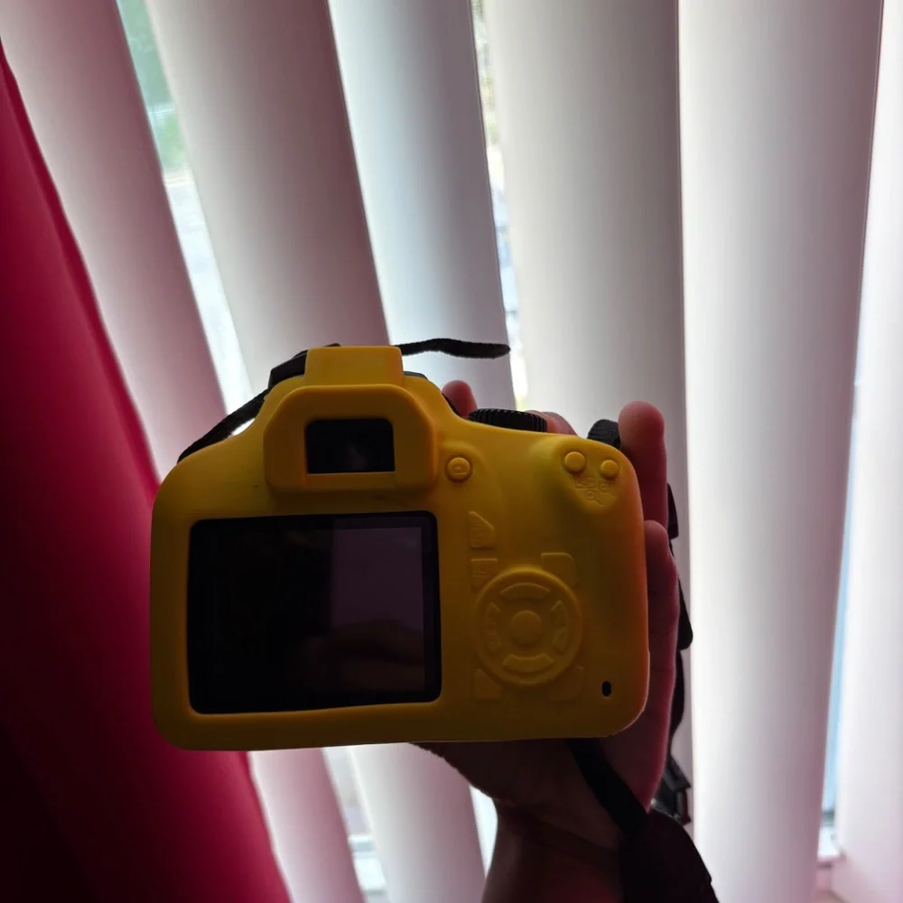Canon camera t100 (used)